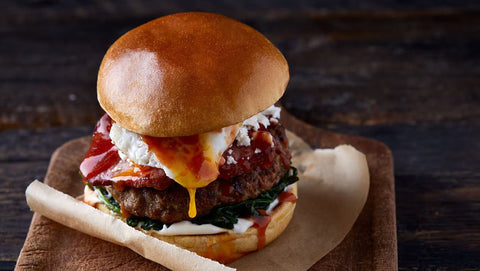 Cretan Burger με Μαγιονέζα και Κέτσαπ Toping
