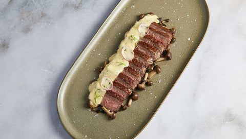 Rib eye Steak με σοτέ Enoki μανιτάρια και σάλτσα Bearnaise